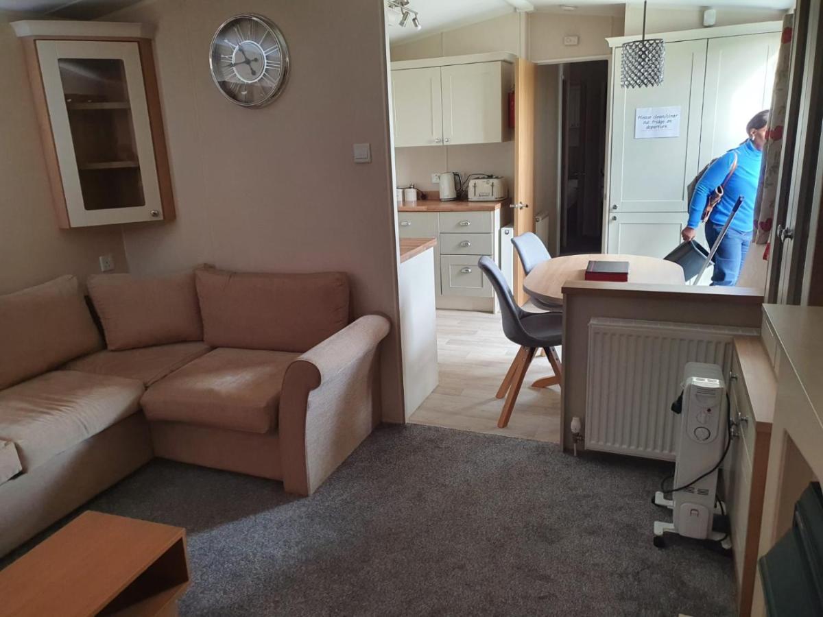 Stunning 3-Bed Caravan In Clacton-On-Sea Exteriör bild